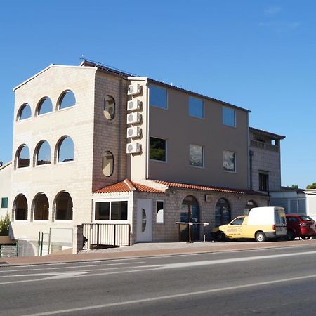 Apartments Mario With Private Parking Makarska Eksteriør bilde
