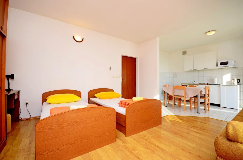 Apartments Mario With Private Parking Makarska Eksteriør bilde