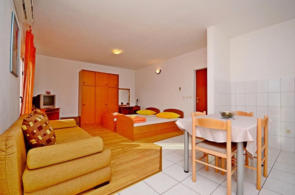 Apartments Mario With Private Parking Makarska Eksteriør bilde
