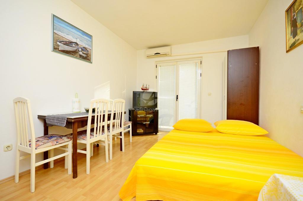 Apartments Mario With Private Parking Makarska Rom bilde